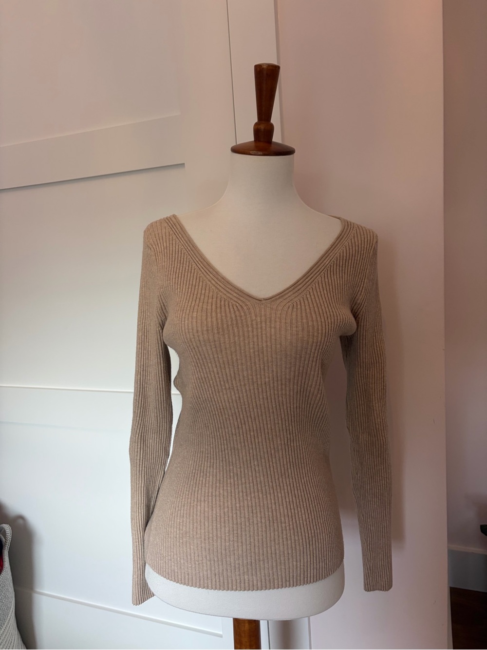 Banana Republic Ribbed V-Neck Sweater in Taupe